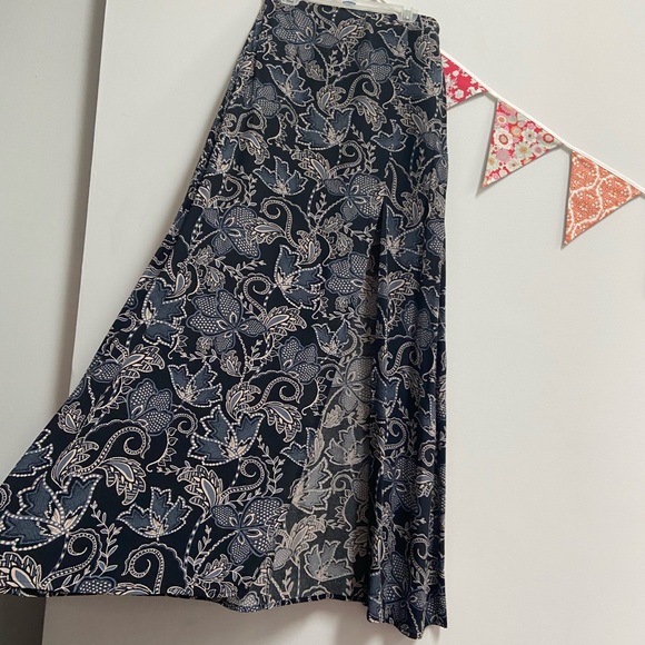 Patterned Maxi skirt - Picture 3 of 4